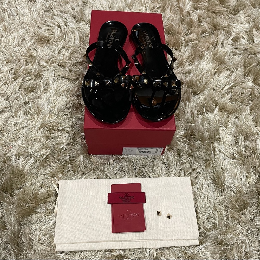 Valentino Garavani Rockstud Bow Flip Flops
